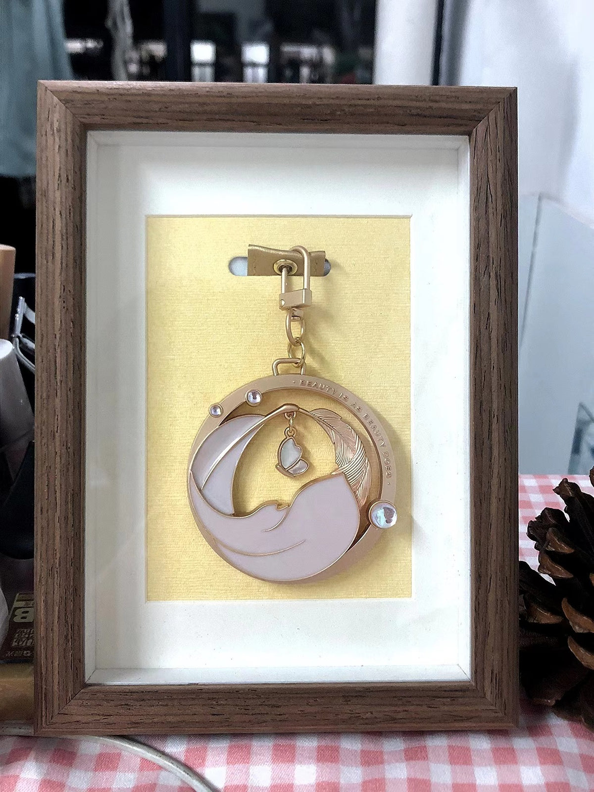 Walnut / 1 Medal 7-inch