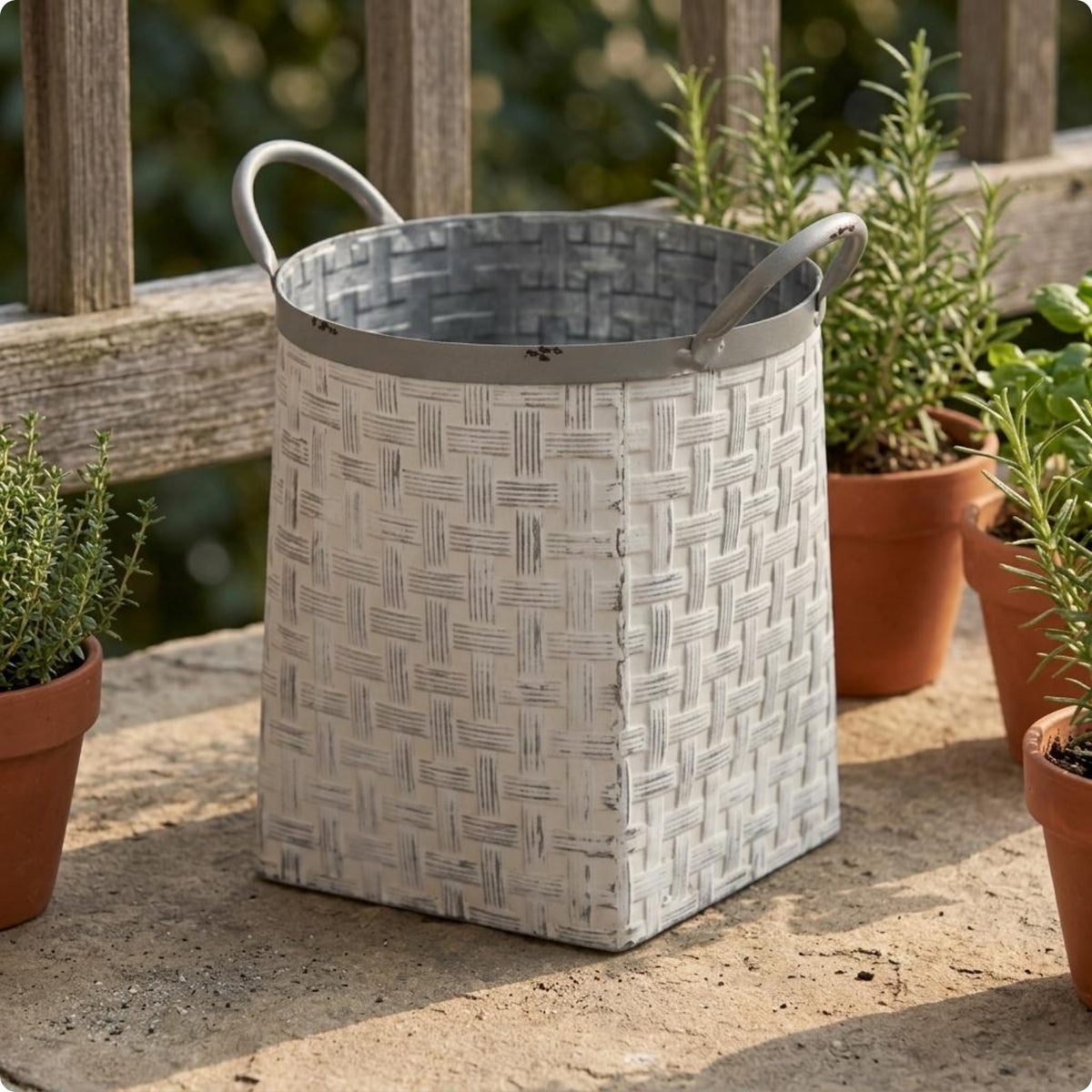 2 Pieces Decorative Iron Pot Handmade Style Rustic Metal Planter Easy to Outdoor-Compatible Decor for Balcony, Patio