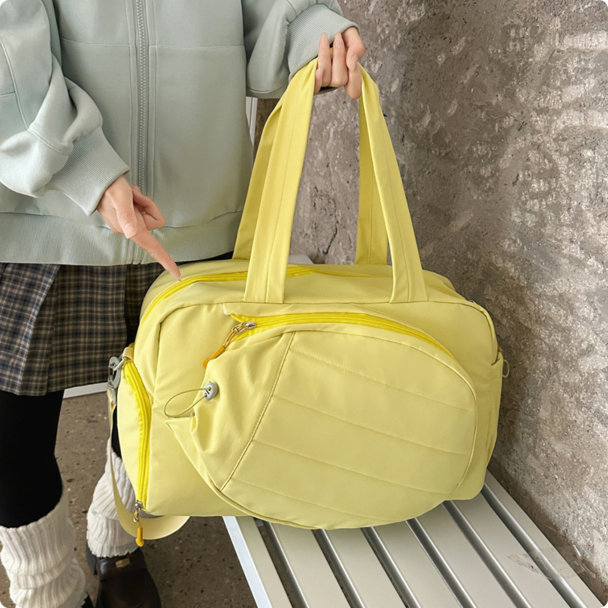 Detachable Strap Quilted Sports Bag Zippered Padded Duffel Bag