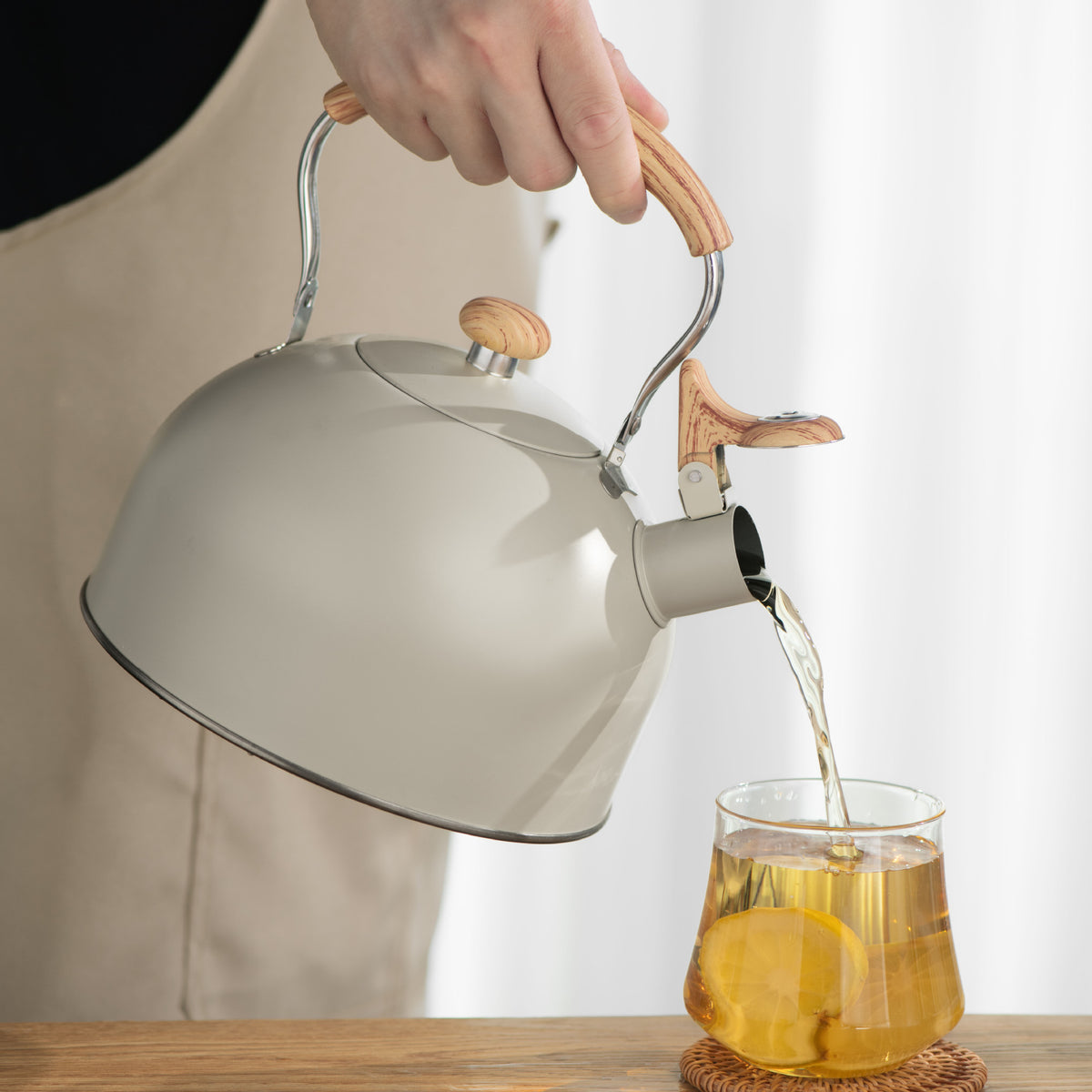 2.5L Stainless Steel Whistling Kettle with Wood Grain Handle