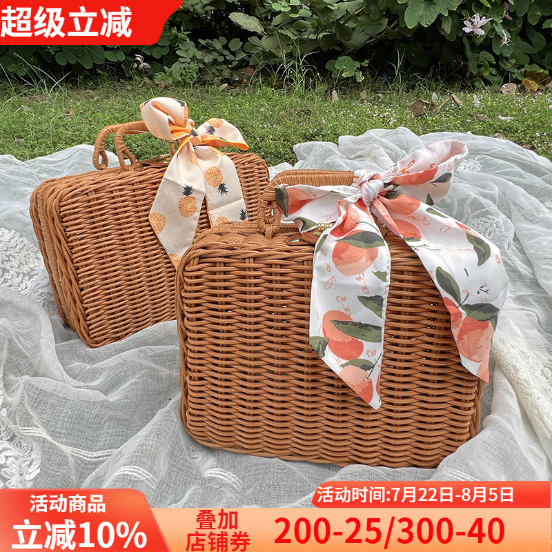 仿藤编复古手提箱化妆箱结婚伴手礼盒儿童户外拍照道具衣服收纳箱