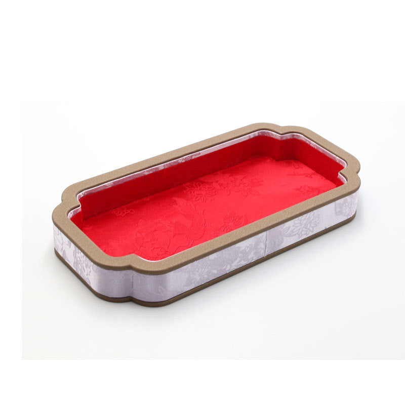 Red / M