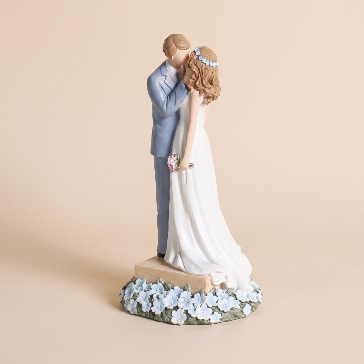 Bride and Groom Figurine Romantic Wedding Couple Figurine Tabletop Wedding Cake Topper Substitute for Newlyweds, Couples, Anniversary