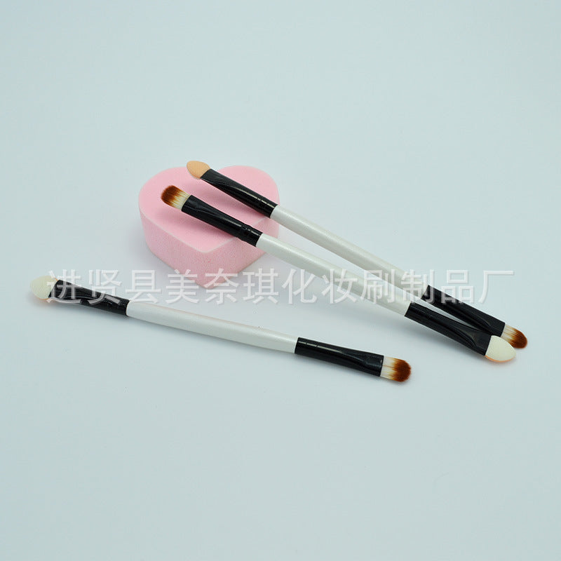 Dual-Ended Eyeshadow Eyelash Brush with Wooden Handle