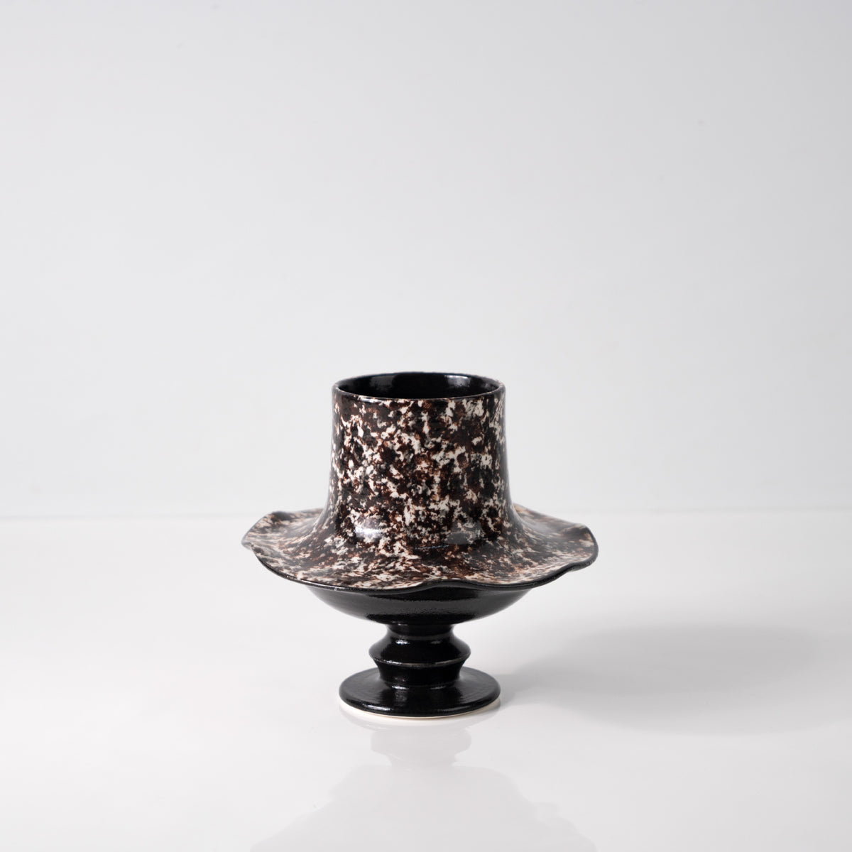 Light French Vintage Vase with Textured Small Flower Vase Retro Eclectic Ornament for Floral Decoration Display