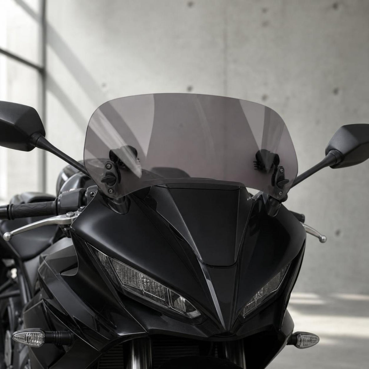 Motorcycle Front Windshield Easy to Install Motorcycle Windshield with Mounting Bracket Abrasion Resistant Windscreen for Daily Commuting