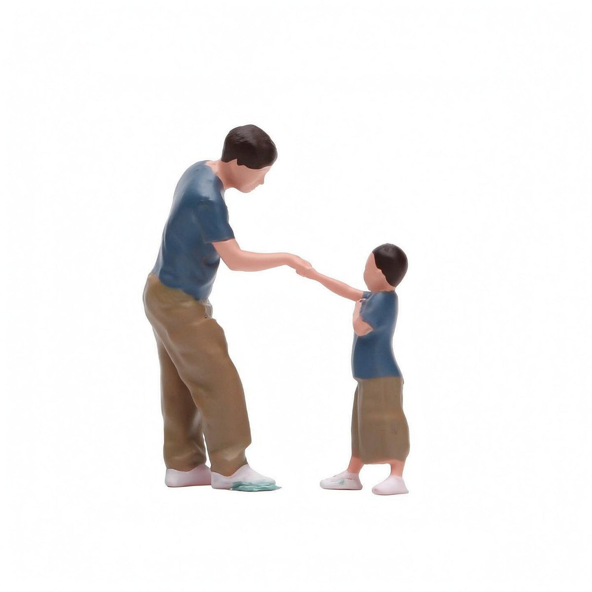 2 Pieces Resin Father and Son Figure Scene Hand-Painted Miniature Figures Fist-Bump Figure Set