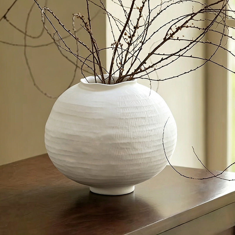 Wabi-Sabi Style White Round Vase for Flower Arrangements, Decorative Piece for Model Rooms, Homestays, Living Rooms, Dining Rooms, Entryways, Dried Fl