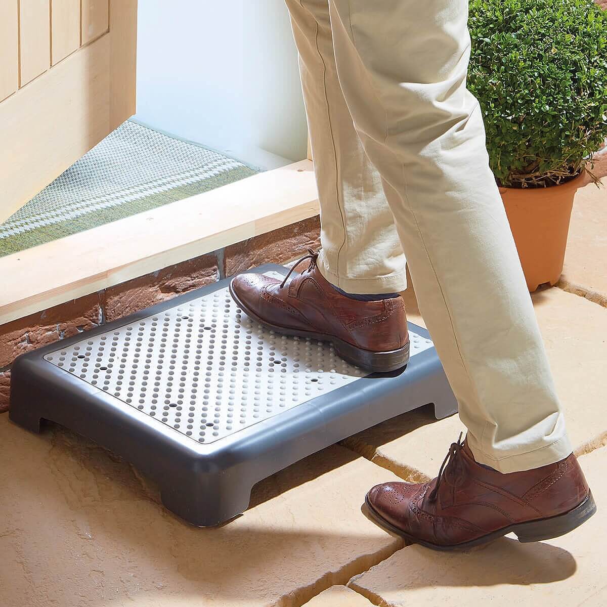 Anti-Slip Outdoor Step Stool with Coconut Mat, Stackable, PP Material