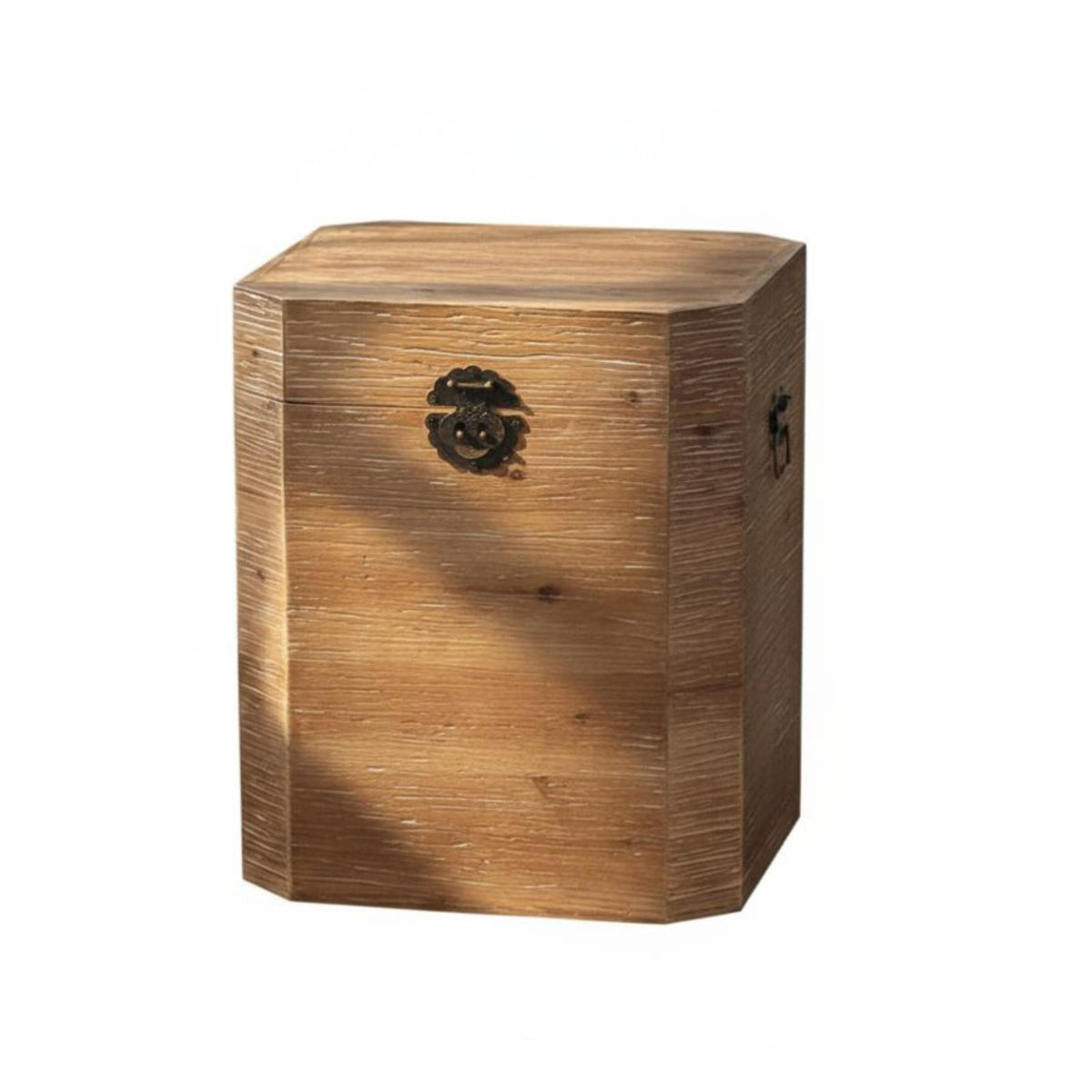 Distressed Finish Vintage aesthetic Trunk Multi-Functional Furniture Storage Chest Hinged Lid Accent Table sturdy Construction for Home Decorators, Interior Designers, Apartment Dwellers, Living Room, Homestay, Bedroom, Entryway