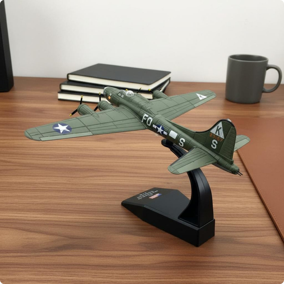 B-17 Flying Fortress Model Collectible B-17 Aircraft Model Detailed Paint
