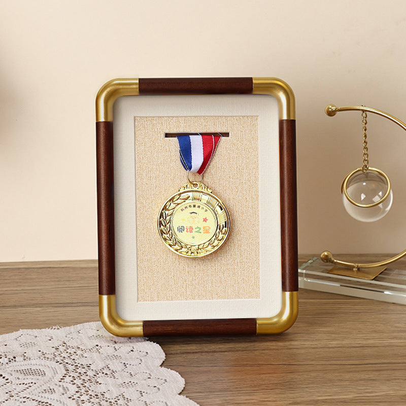 Black Walnut / 7 Inch 1 Medal