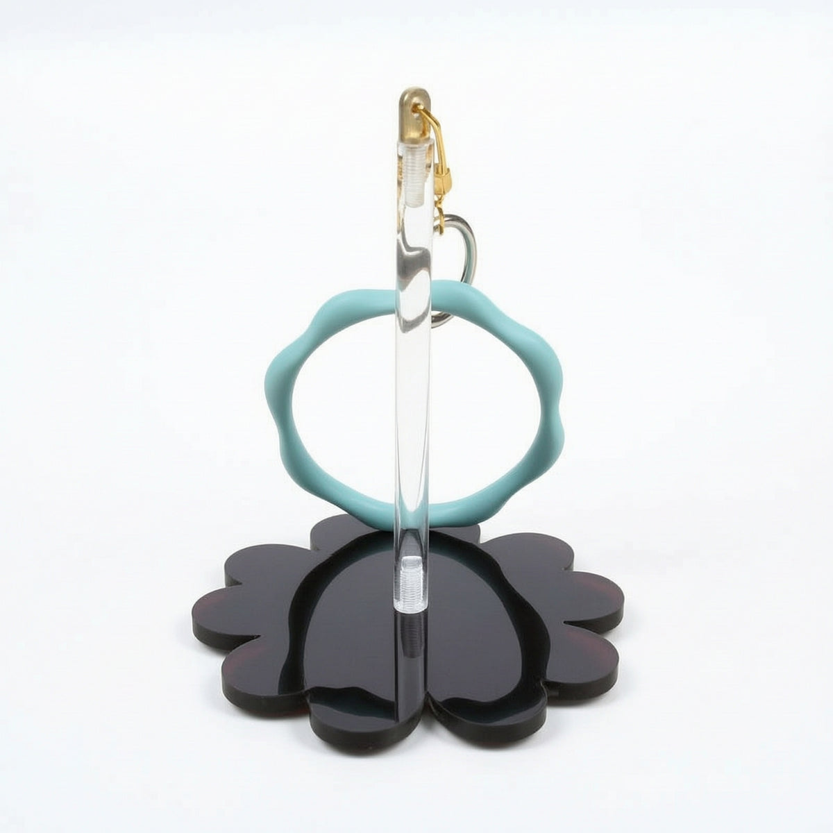 Easy to Use Yarn Holder with Wrist Strap Travel-Friendly Portable Yarn Holder Anti-Tangle Sturdy for Knitters, Crafters