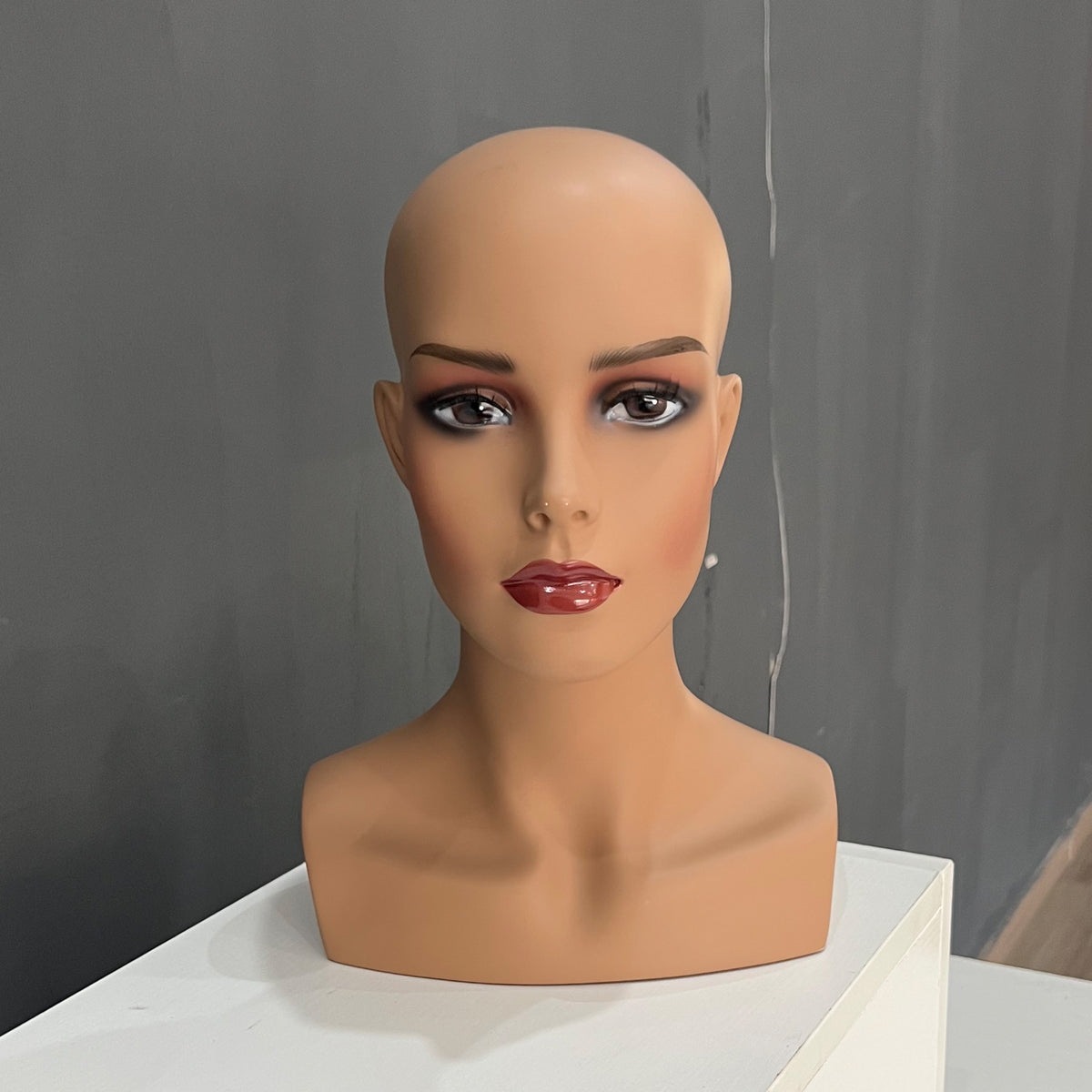 FRP Mannequin Head for Wig Display - Short European Style