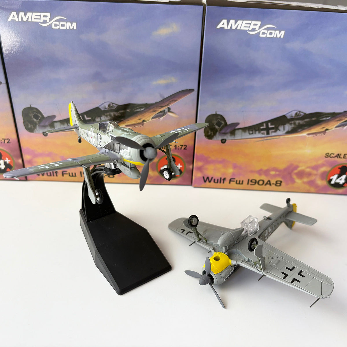 1/72 Scale WWII German FW190 Fighter Aircraft Model, Collectible Display