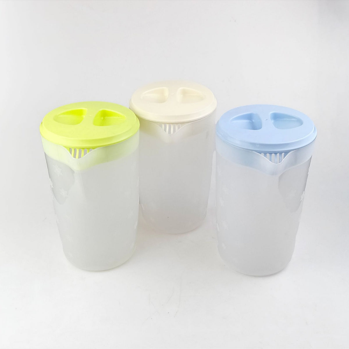 Large Capacity Cold Water Pitcher with Lid for Refrigerator, Heat-Resistant Plastic Beverage Dispenser for Home and Commercial Use