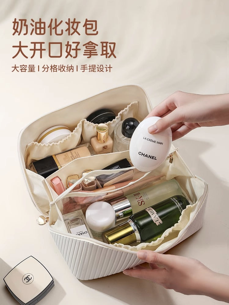 Portable Cosmetic Bag for Women, Large Capacity Travel Toiletry Organizer, Waterproof Makeup Pouch with Elegant Design