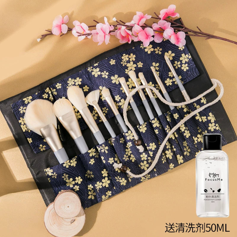 Professional Wooden Handle Makeup Brush Set with Soft Synthetic Bristles for Beginners
