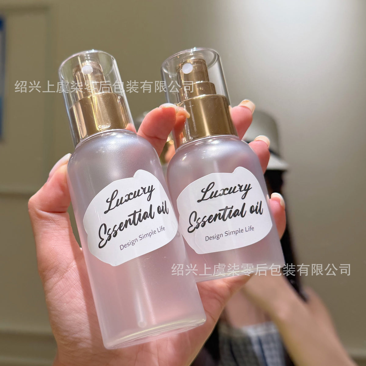 Frosted PET Spray Bottle with Gold Aluminum Fine Mist Sprayer for Essential Oils and Perfumes
