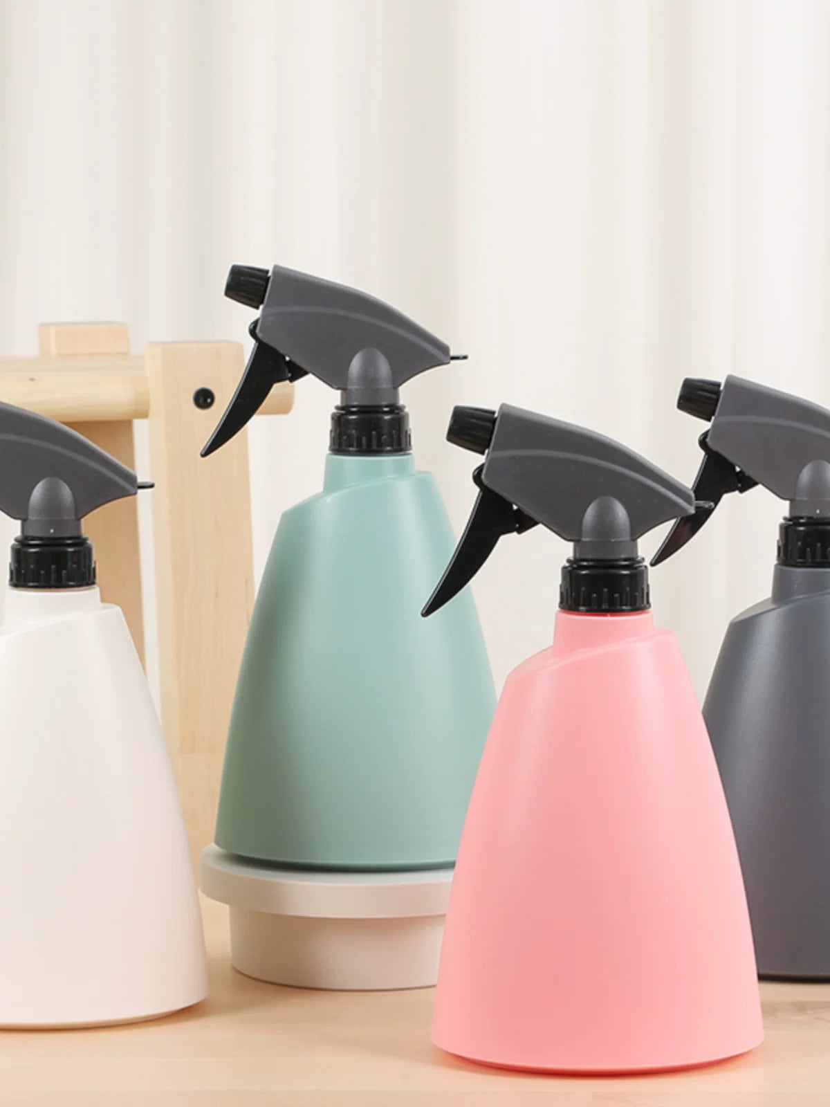 Handheld Thickened Plant Mister Spray Bottle for Succulents and Gardening, 0.7L