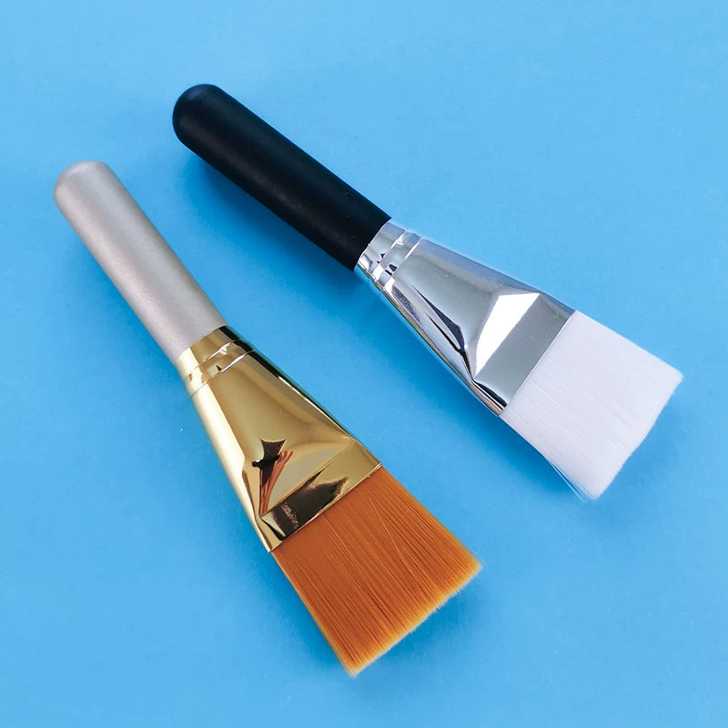 Large Facial Mask Brush with Soft Bristles and Wooden Handle for Beauty Spa and DIY Mask Application