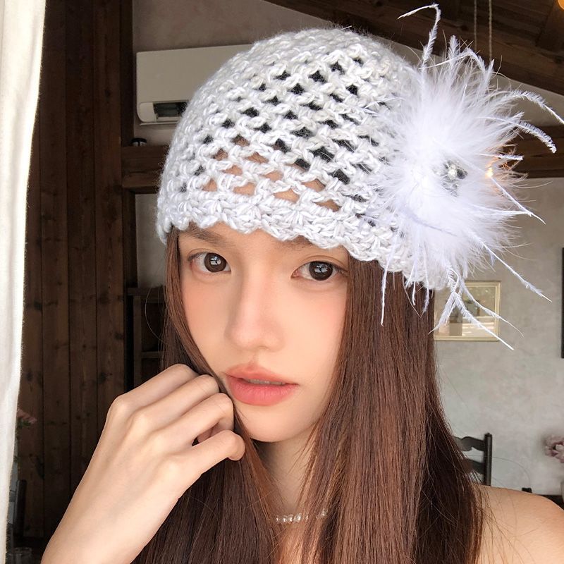 French Retro Feather Hand-Knitted Beanie Hat for Women, Autumn/Winter Ear Protection, Face-Slimming