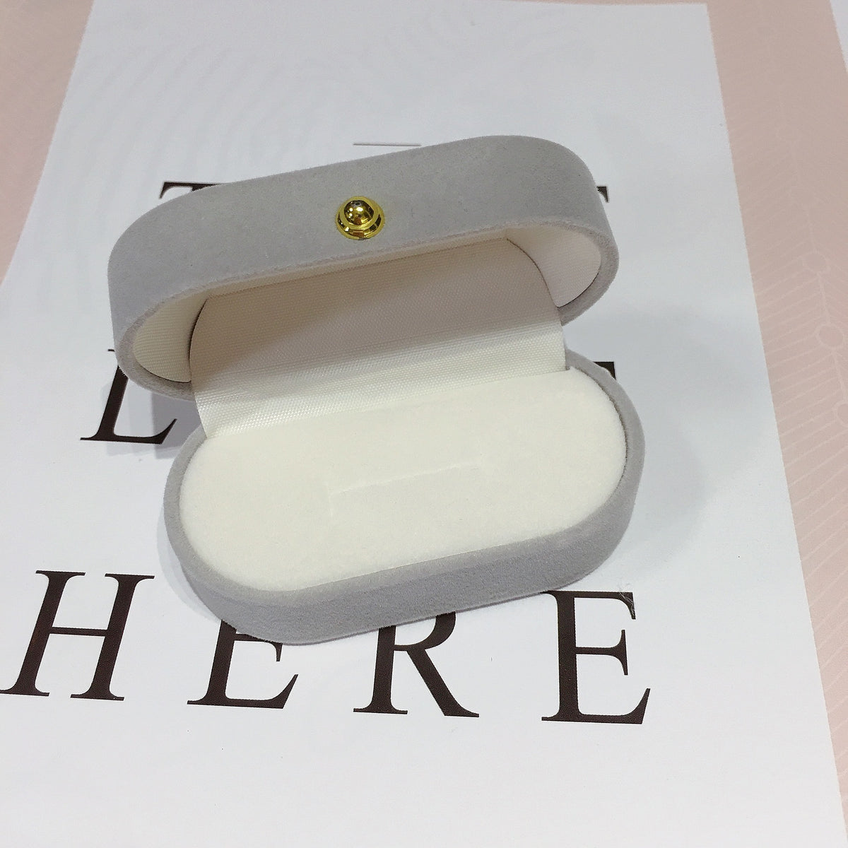 Jewelry Display Suspension Box for Rings, Pendants, Earrings - High-Grade Plastic Film Gift Box