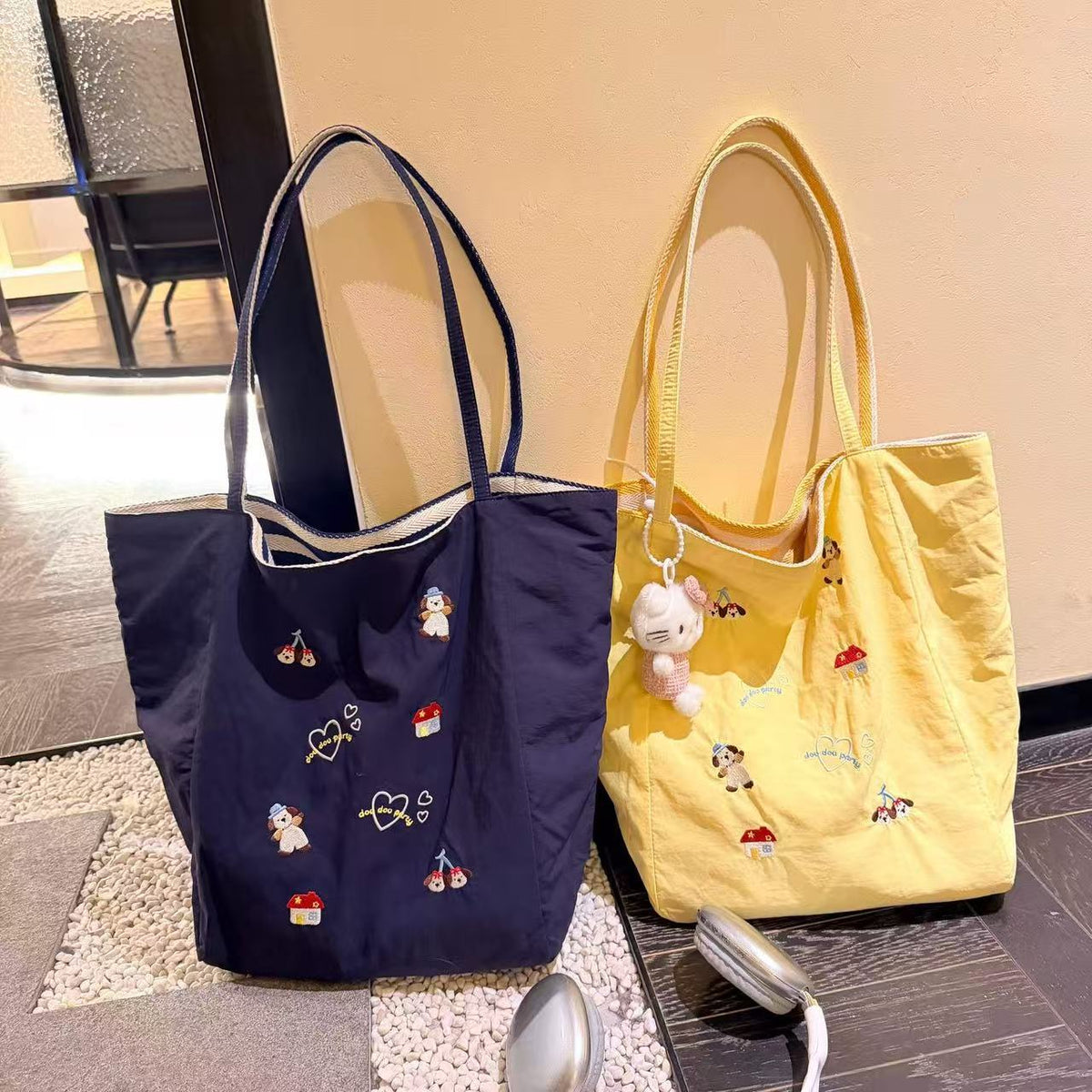Embroidered Reversible Tote Bag for Women, Large Capacity Shoulder Bag for Students and Commuters