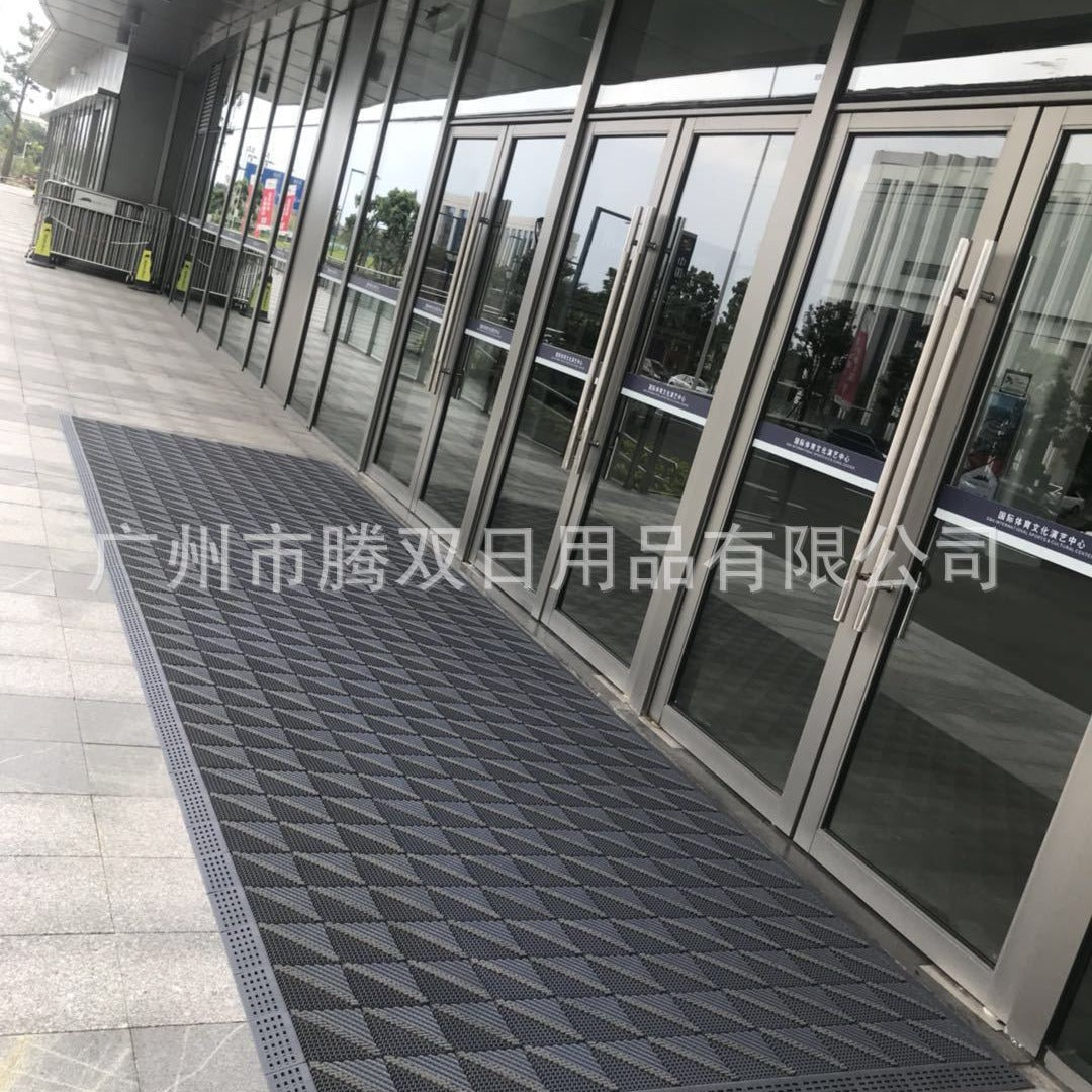 Interlocking Non-Slip Entrance Mat Tiles for Sand Scraping