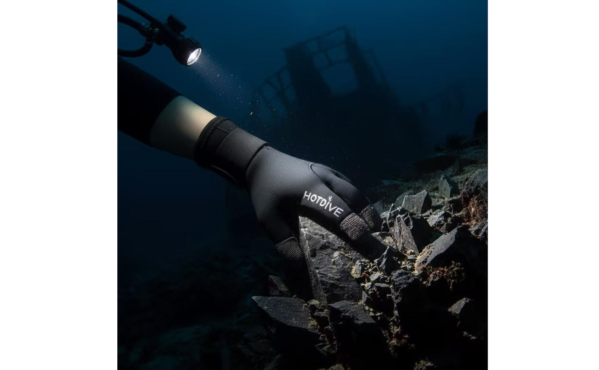 Textured Grip 5mm Neoprene Diving Gloves Wear Resistant Full Finger Diving Gloves Wrist Strap Secure Fit for Underwater