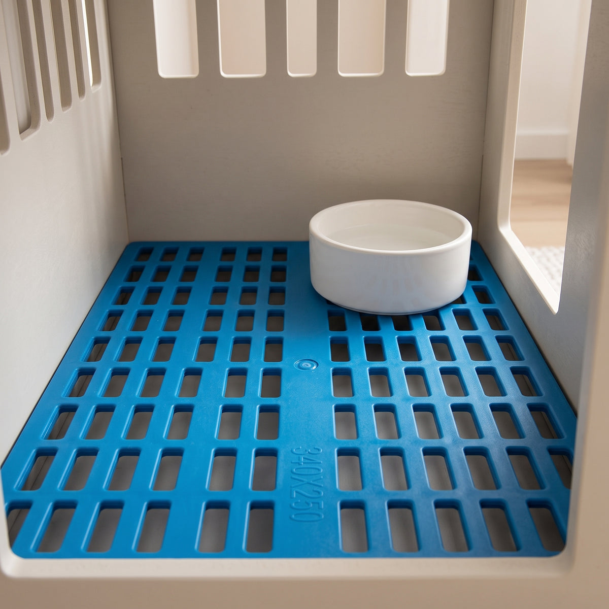 Pet Cage Leakage-Proof Floor Mat Anti-Bite Plastic Grid for Dogs Rabbits