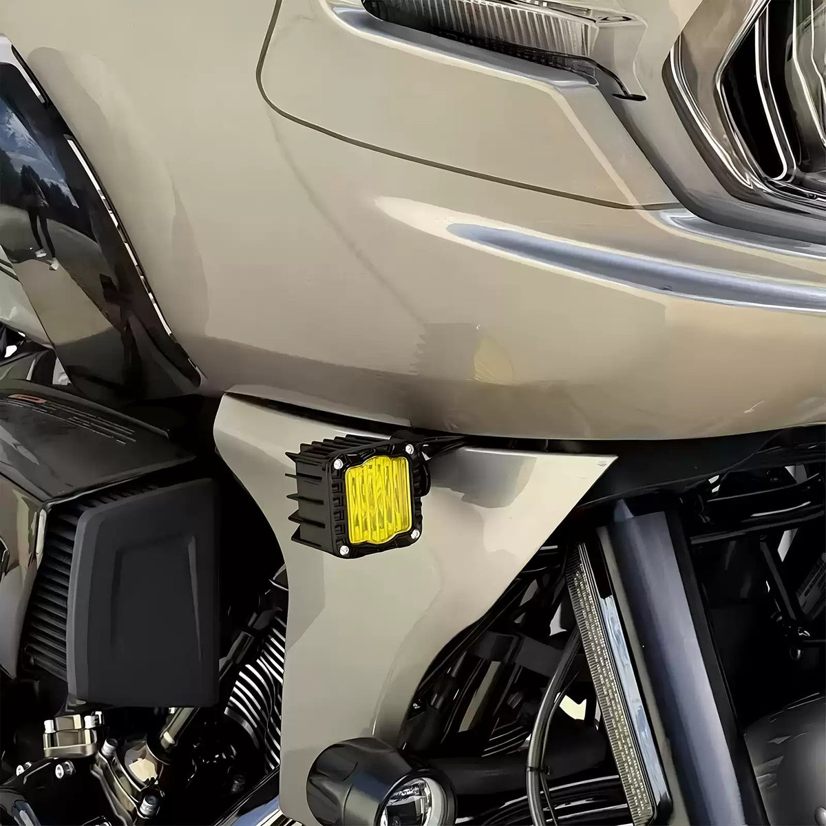 GUANTENGYU Front Turn Signal Light for Harley CVO Road Glide 121 117, High Brightness Fog Light, 24-25