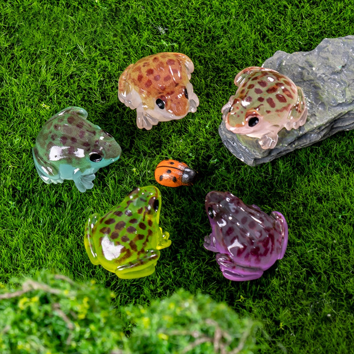 Luminous Mini Frog Resin Figurines for Aquatic Decor