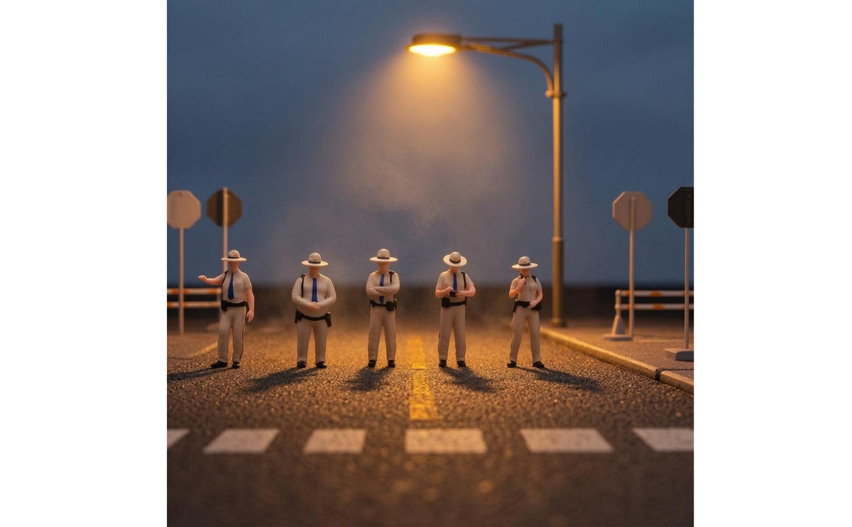 5 Pieces Hand-Painted Resin Police Figures White Hats Miniature Police Figures Tabletop Display Community Helper Figure