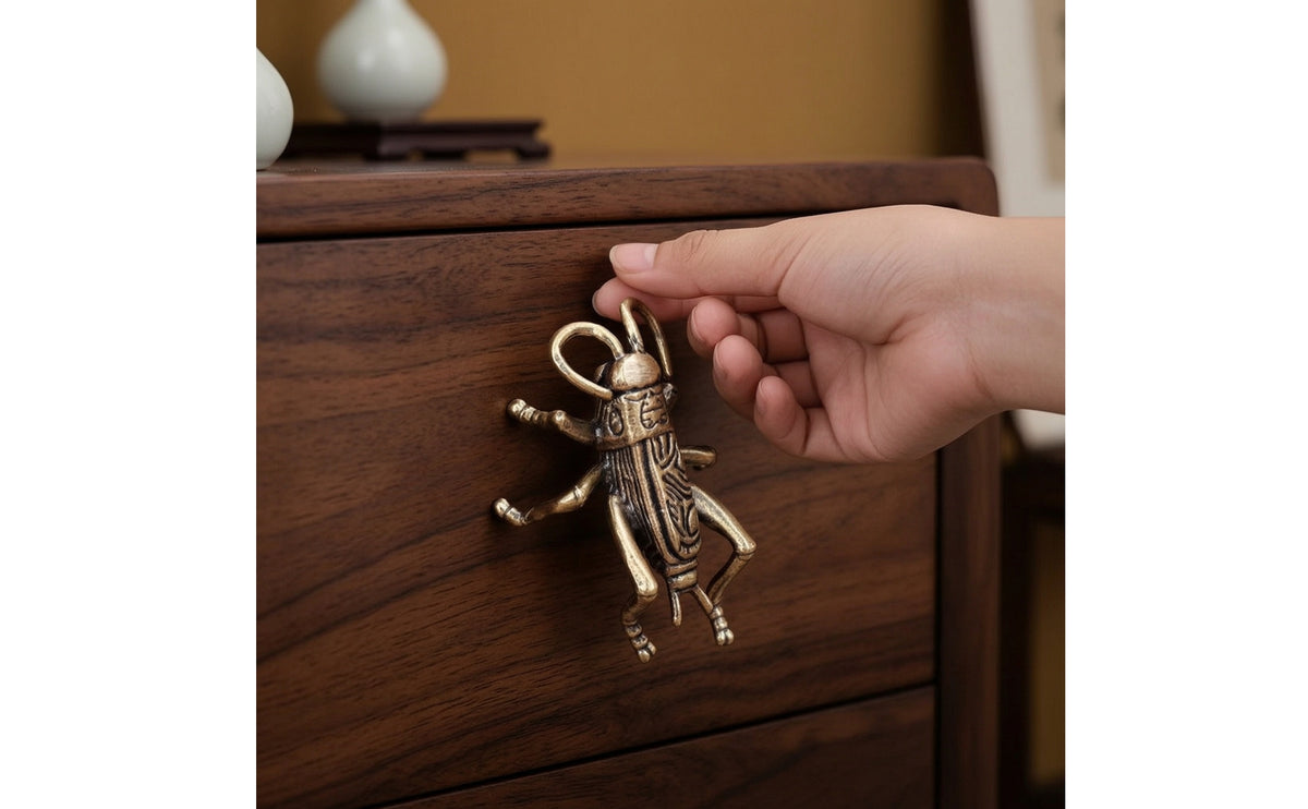 Decorative Grasshopper Drawer Pull Compact Furniture Knob Vintage-Inspired Brass Cabinet Handle Sculpted for Cabinets, Drawers, Wardrobes