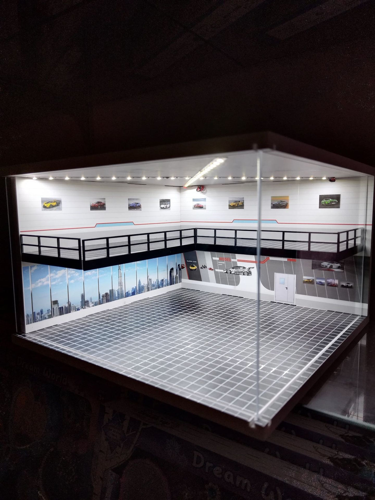 M008-10 Showroom L