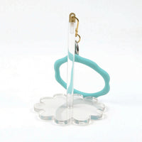 Easy to Use Yarn Holder with Wrist Strap Travel-Friendly Portable Yarn Holder Anti-Tangle Sturdy for Knitters, Crafters