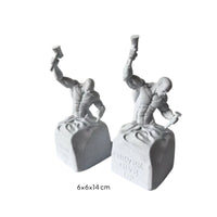 2 Pieces Muscular Male Figurine Sculptural Statue Speckled for Desktop Display