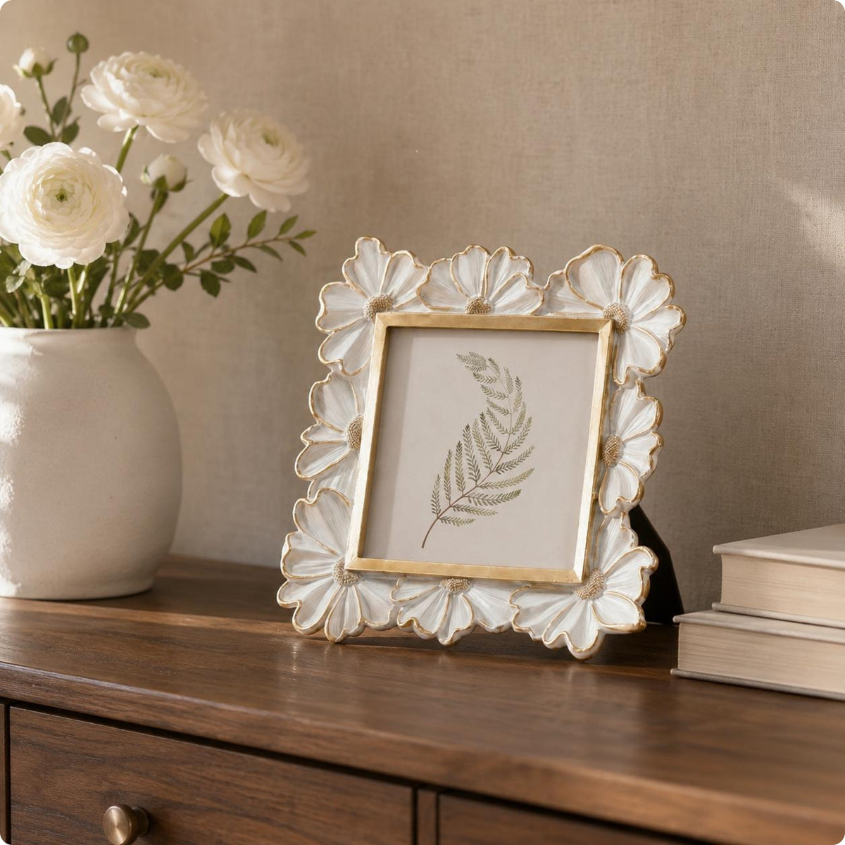 Flower-Petal Frame Gold-Edged Tabletop Display Frame