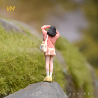 VM 1/64抬手遮阳女生微缩人偶 微缩场景模型搭配3D彩色打印小人偶