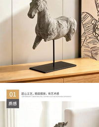 现代侘寂风抽象艺术马雕塑创意摆件样板间酒店玄关桌面装饰马摆件