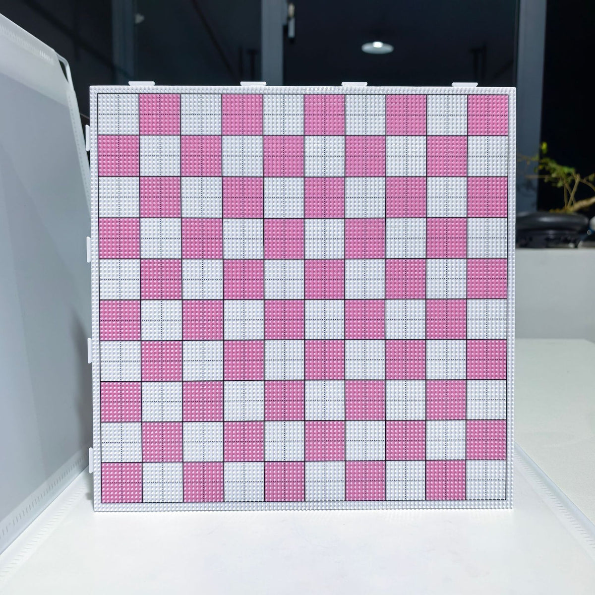 28x28cm / Pink Checkerboard