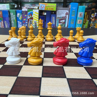 四人仿木纹国际象棋配塑料红黄蓝白棋子王高约49mm棋盘约35cm
