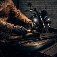 Motorcycle Tank Bag with Pouch Matte Leather Tank Chap with Pocket Luggage Streamlined Strap-on for Commuters
