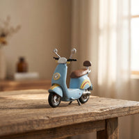 1:64 Scale Miniature Scooter Detailed Scooter with Kickstand Collectible Toy Vehicle Realistic for Collectors, Hobbyists, Desk Display, Dioramas, Street Scenes