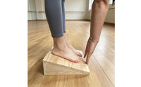 Wooden Slant Board Fir Wood Slant Board Wedge-Shaped Exercise Equipment for Home Workout, Physical