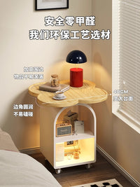 床头柜简约现代卧室家用小户型床边柜创意角几奶油风收纳置物架 【四叶草】原木色木板+黑架【感应灯+万向轮】