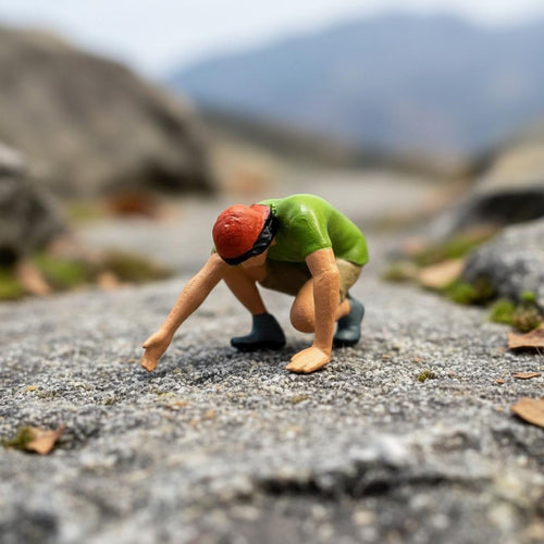 1:64 Scale Figure Realistic Features Miniature Climber Model Rock Climbing Figure High Intricacy Sports Theme Figurine