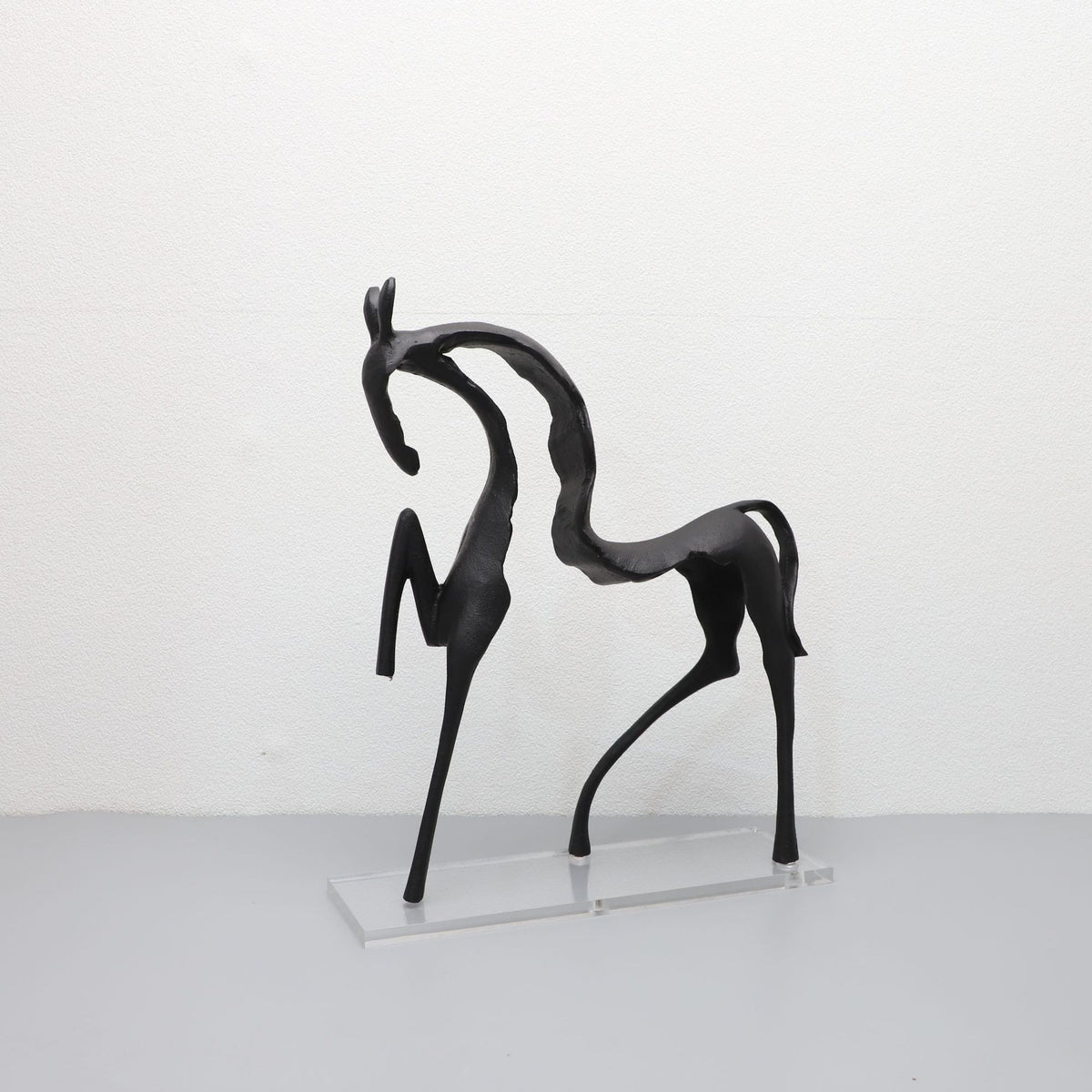 New Chinese Style Cast Iron Horse Tabletop Art Ornament for Office and Home Decor