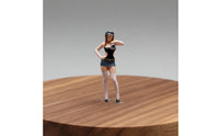 1/64 Scale Woman Model Fine Workmanship Photographer Figurine Miniature Realistic Pose Mini People Figurine for Collectors